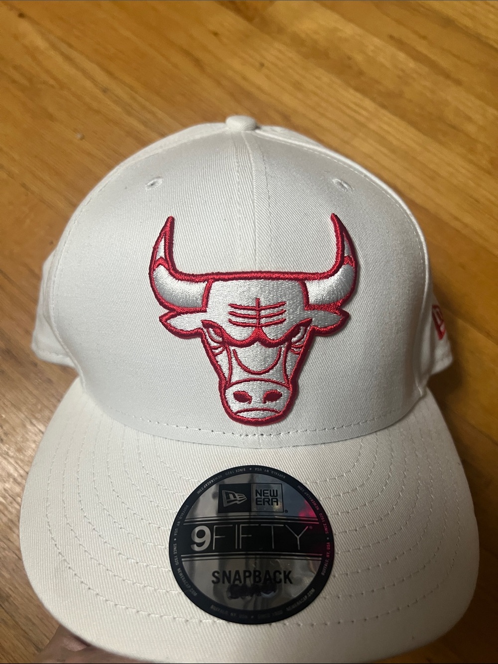 White Chicago Bulls Snapback Cap with Red Logo